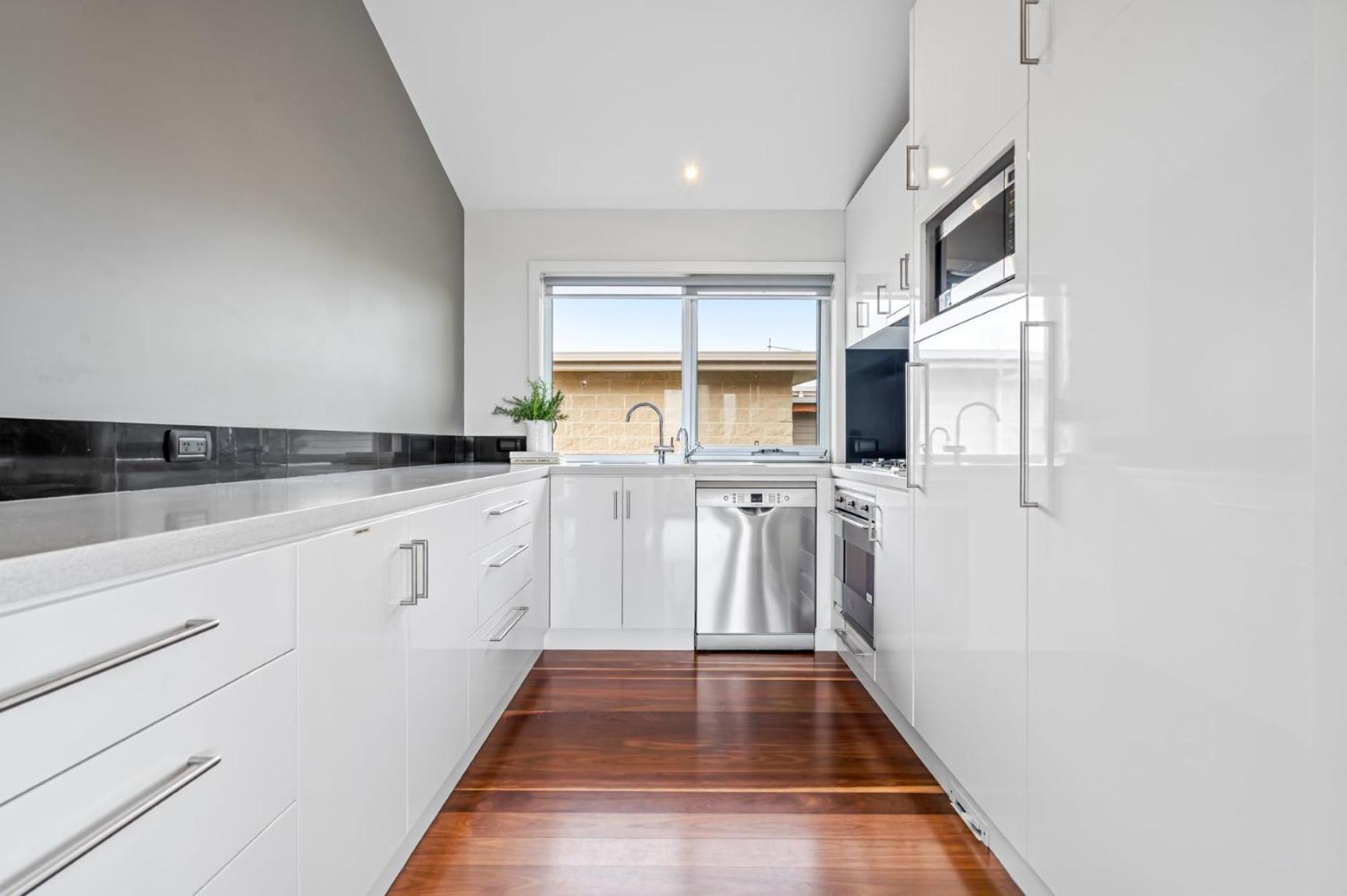 Tides Port Fairy Apartment Bagian luar foto